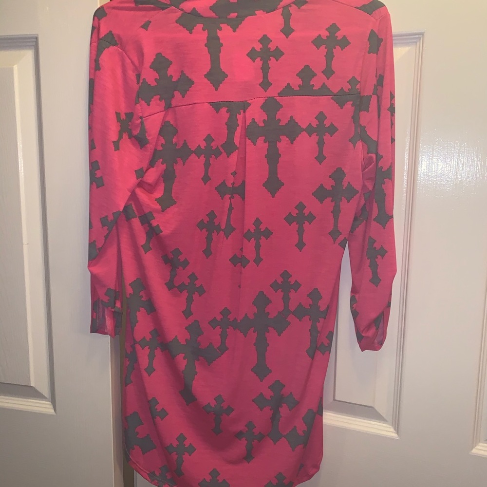 Pink top w Grey Crosses